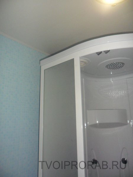 Обустройство ванной комнаты с душевой кабиной в частном доме своими руками